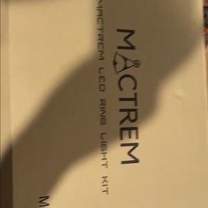 Small ring light for a table stand